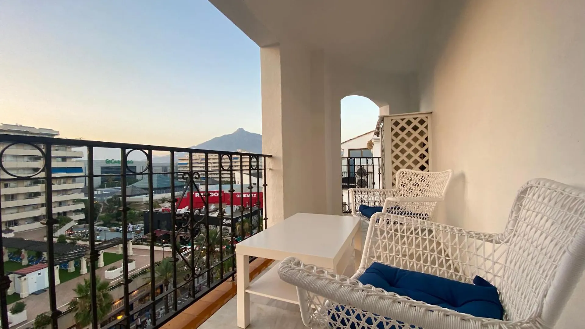 Beach & Puerto Banus Marbella Penthouse Apartment